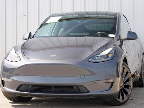 Used 2022 Tesla Model Y Performance image 3
