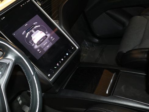 Used 2018 Tesla Model X 75D image 49