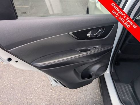 Used 2017 Nissan Rogue SL AWD/4WD image 11