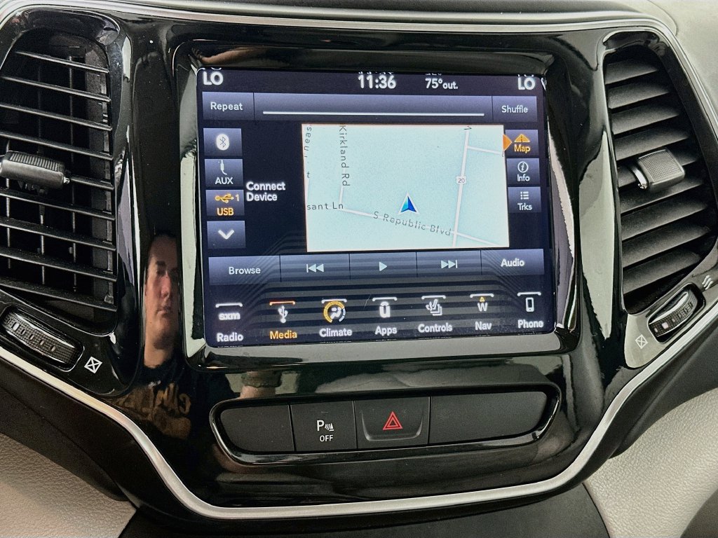 Used 2019 Jeep Cherokee Overland AWD/4WD image 21