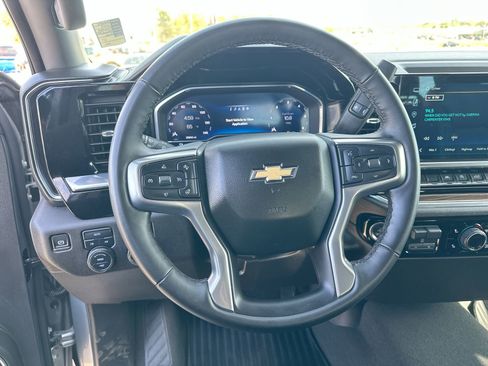 Used 2025 Chevrolet Silverado 1500 LT image 14