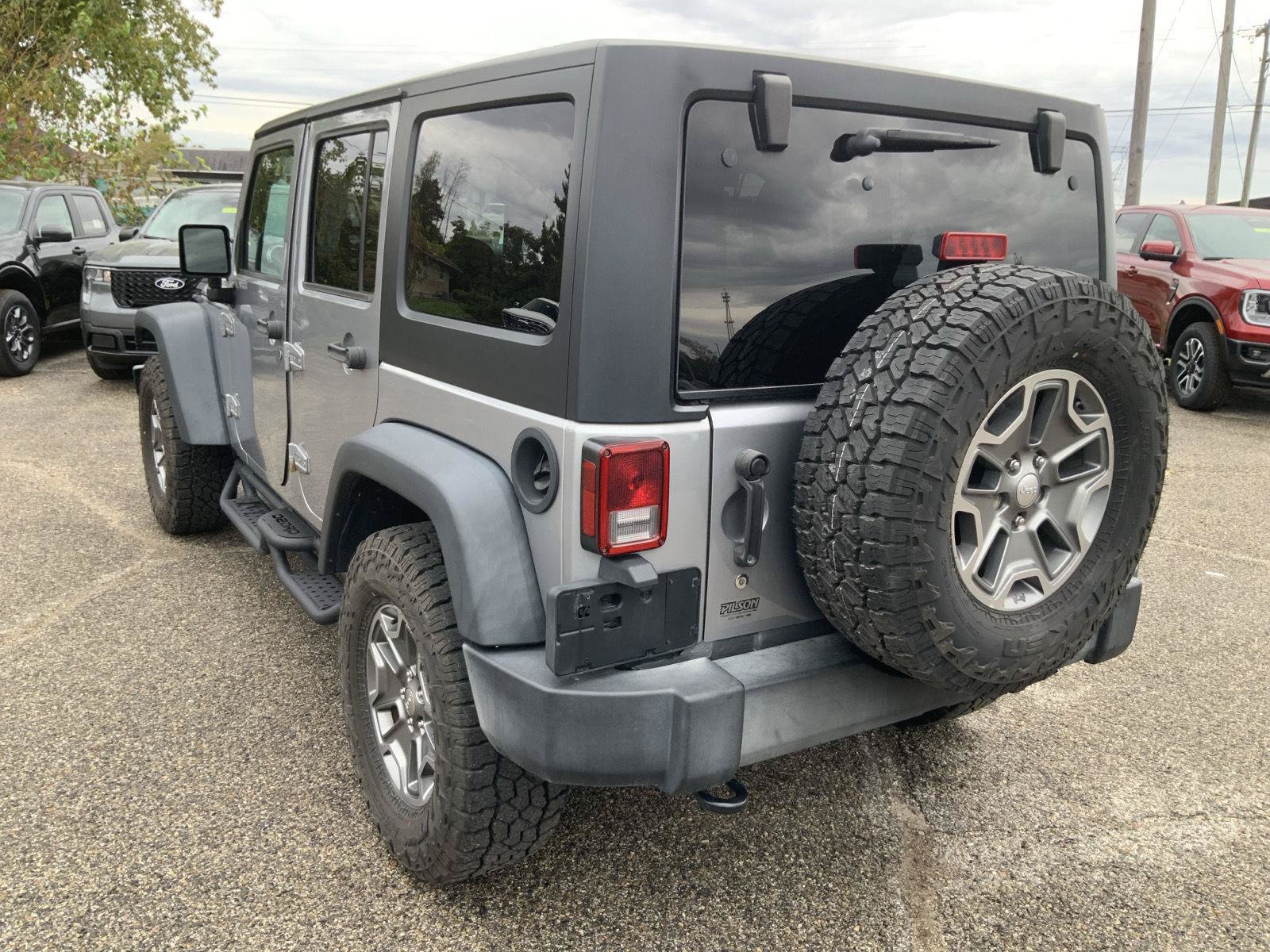 Used 2017 Jeep Wrangler Unlimited Rubicon w/ Cold Weather Group AWD/4WD image 7