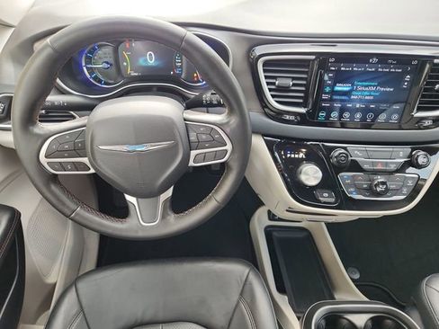 Used 2020 Chrysler Pacifica Touring-L w/ Premium Audio Group image 11