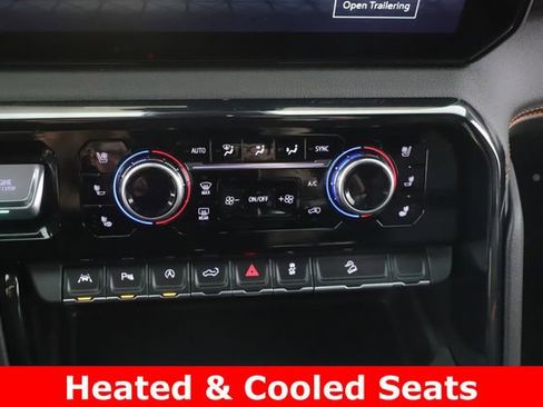 Used 2025 GMC Sierra 1500 AT4 w/ Technology Package AWD/4WD image 4
