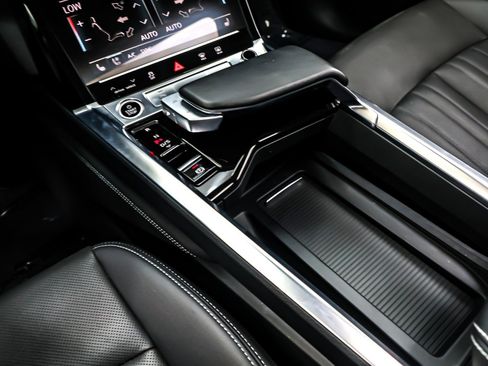 Used 2024 Audi Q8 e-tron Premium Plus image 7