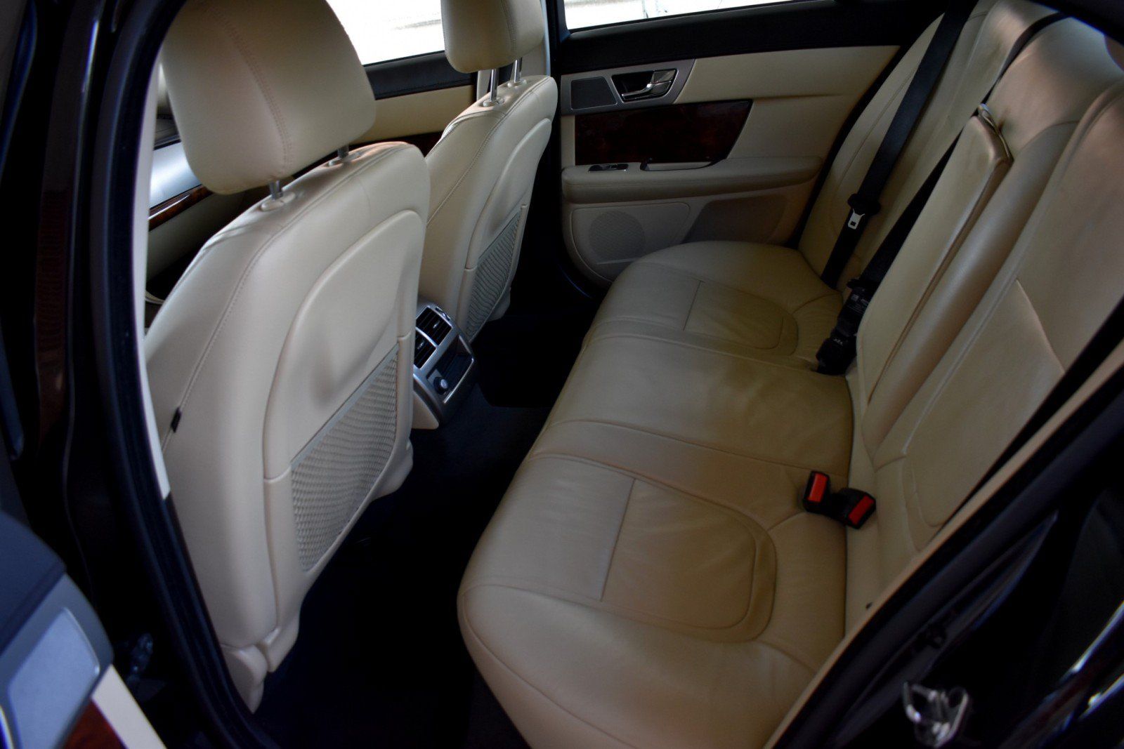 Used 2014 Jaguar XF 3.0 AWD/4WD image 30
