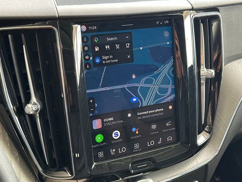 Certified 2025 Volvo XC60 B5 Plus AWD/4WD image 18