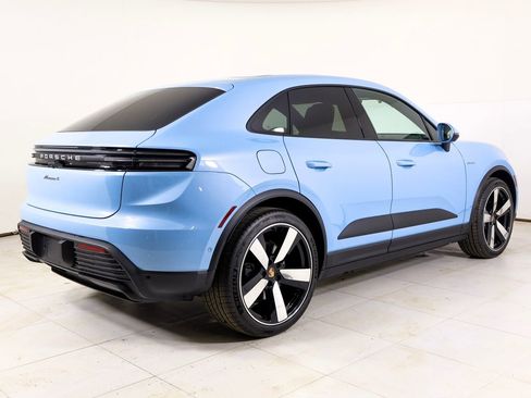 New 2026 Porsche Macan 4 Electric AWD/4WD image 32