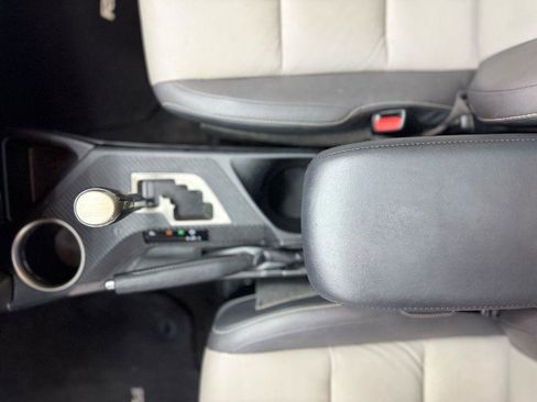 Used 2015 Toyota RAV4 Limited image 22