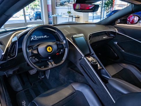 Used 2022 Ferrari Roma image 9