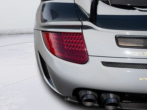 Used 2004 Porsche Carrera GT RWD image 19