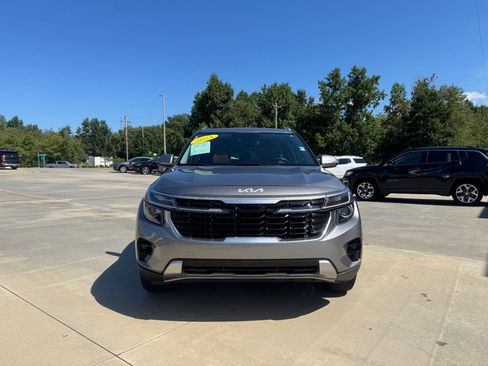 Used 2024 Kia Seltos EX AWD/4WD image 2