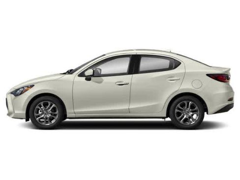 Used 2019 Toyota Yaris XLE image 3