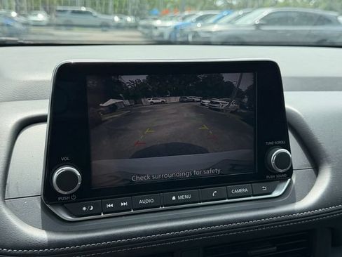 Used 2024 Nissan Rogue S FWD image 16