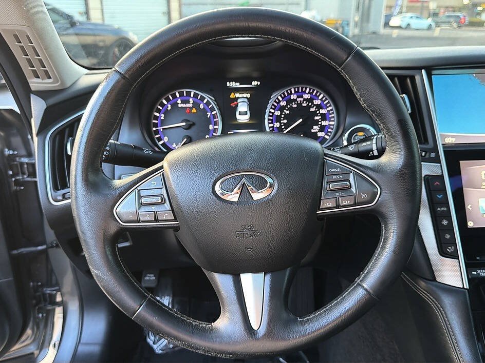 Used 2017 INFINITI Q50 Signature Edition w/ Cargo Package (L95) RWD image 6