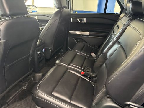 Certified 2021 Ford Explorer XLT w/ Equipment Group 202A AWD/4WD image 28