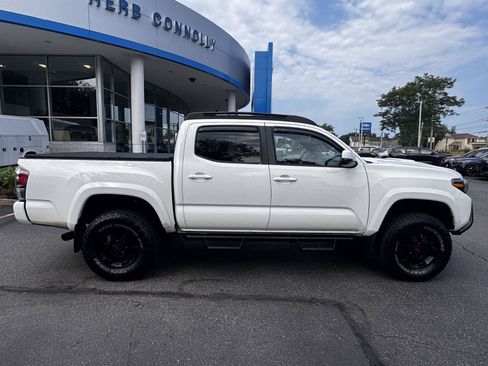 Used 2021 Toyota Tacoma TRD Sport w/ TRD Premium Sport Package AWD/4WD image 8