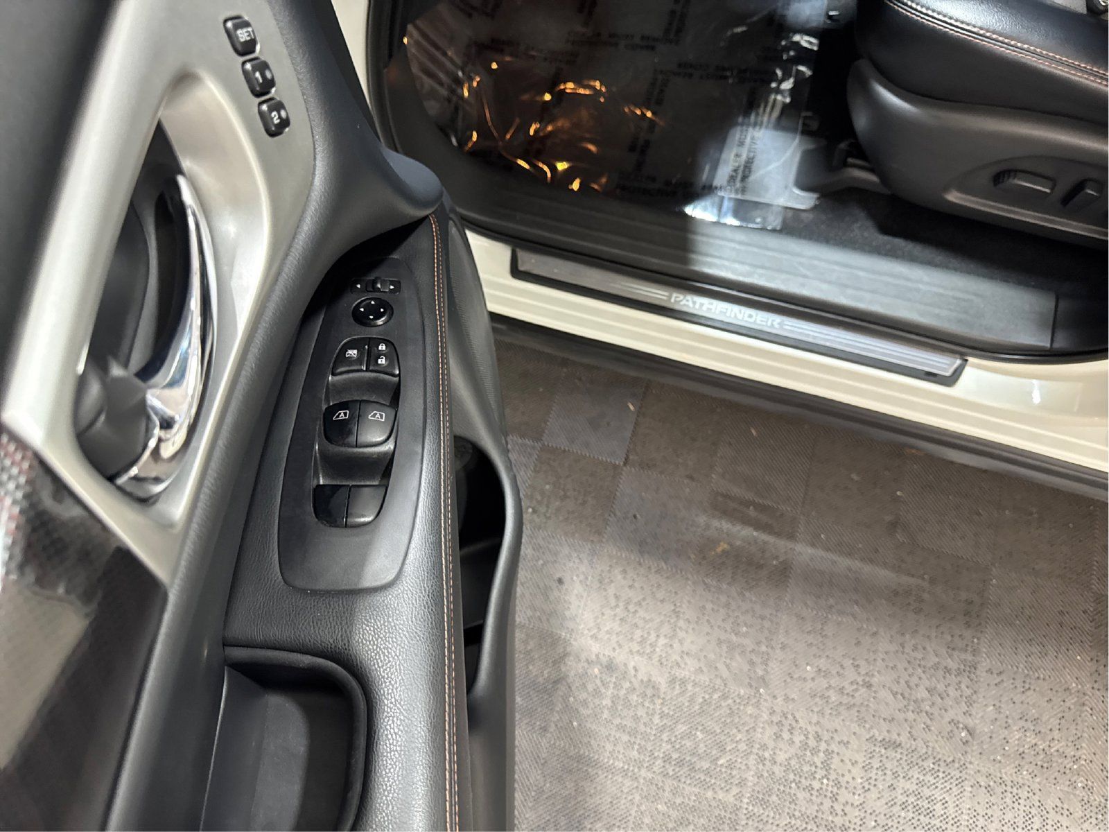 Used 2020 Nissan Pathfinder SL AWD/4WD image 33