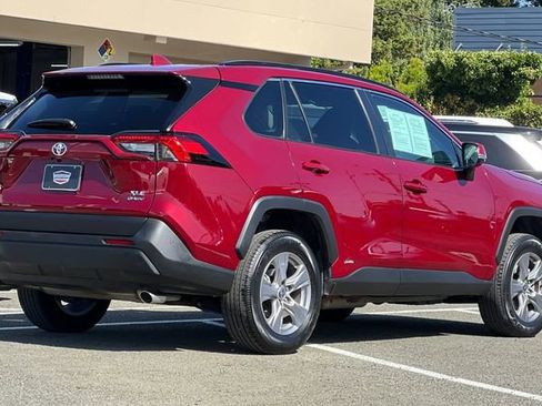 Used 2025 Toyota RAV4 XLE AWD/4WD image 5