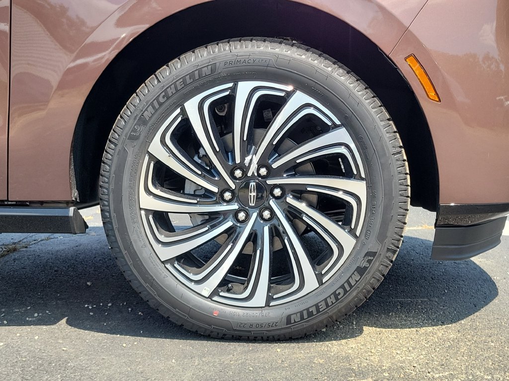 New 2027 Lincoln Navigator Black Label AWD/4WD image 9