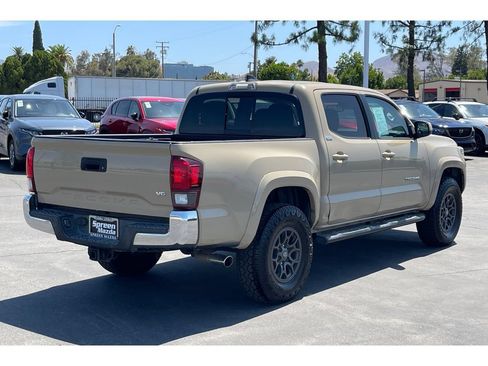 Used 2018 Toyota Tacoma SR5 RWD image 7