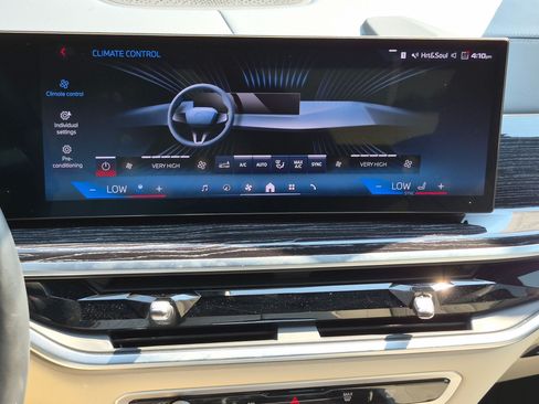 Used 2024 BMW X7 M60i w/ Executive Package AWD/4WD image 26