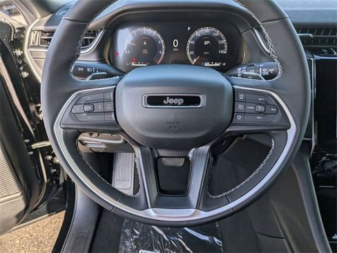 New 2025 Jeep Grand Cherokee Altitude image 19