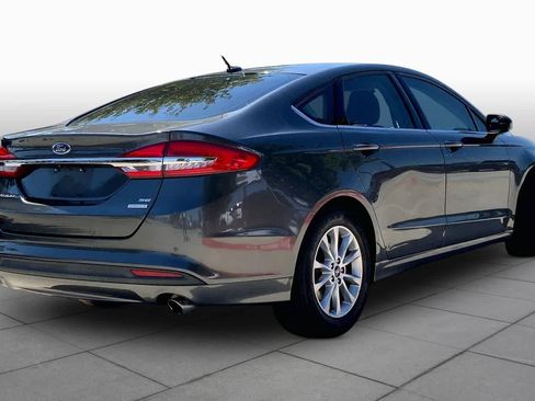 Used 2017 Ford Fusion SE FWD image 13