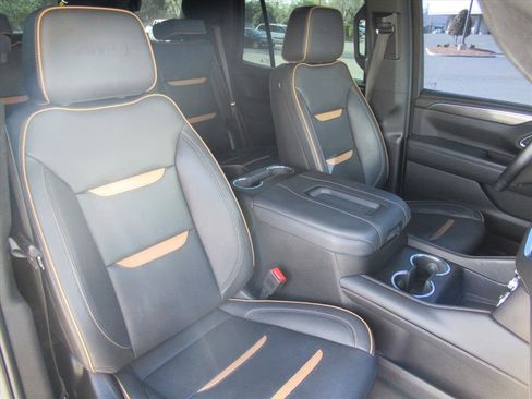 Used 2023 GMC Yukon AT4 image 9