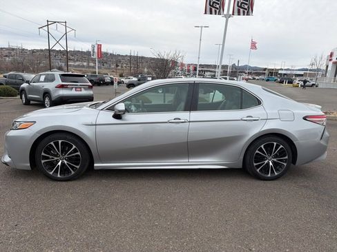 Certified 2019 Toyota Camry SE w/ Sunroof Package image 4