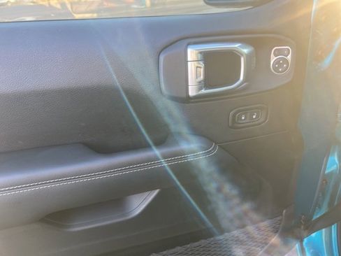 Used 2020 Jeep Wrangler Unlimited Sahara image 9