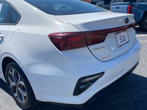 Used 2021 Kia Forte LXS image 9