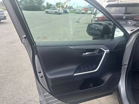 Used 2019 Toyota RAV4 XSE w/ Carpet Mat Package AWD/4WD image 18