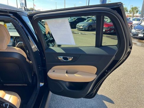 Used 2020 Volvo V60 T5 Cross Country image 45