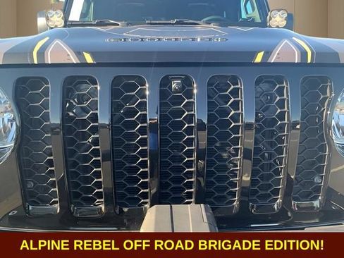 Used 2023 Jeep Gladiator Sport AWD/4WD image 11