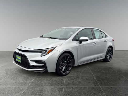 Used 2025 Toyota Corolla XSE image 3