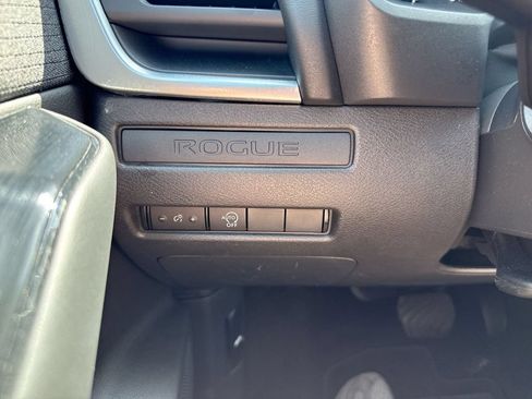 Used 2023 Nissan Rogue S AWD/4WD image 18