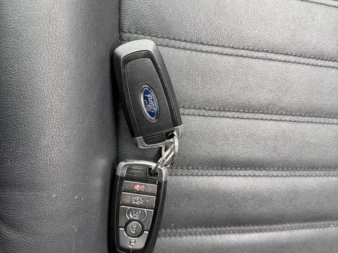 Used 2017 Ford Fusion SE w/ Fusion SE Technology Package FWD image 33