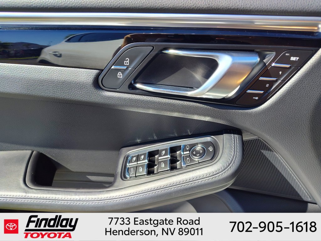 Used 2023 Porsche Macan Turbo AWD/4WD image 19