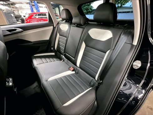 New 2026 Volkswagen Taos SEL image 12