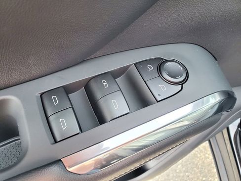 New 2026 Chevrolet Traverse LT image 9