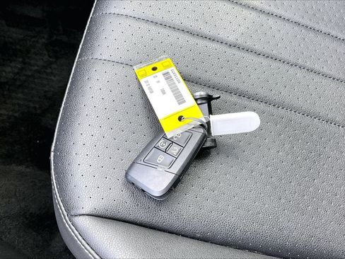 Used 2023 Volkswagen Tiguan SE AWD/4WD image 30