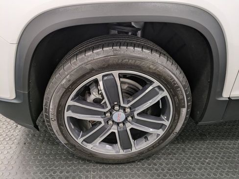 Used 2023 GMC Acadia SLT w/ Technology Package image 7