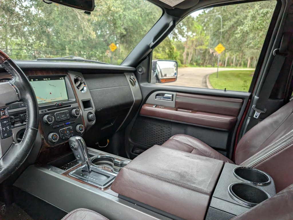 Used 2016 Ford Expedition Platinum RWD image 12