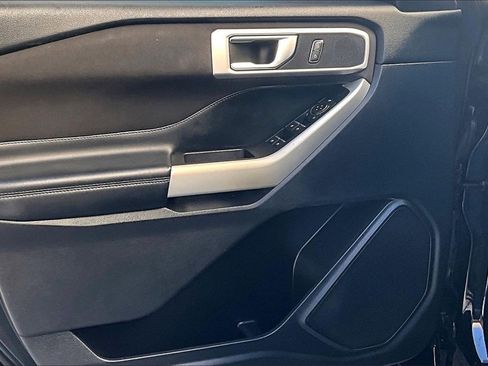 Used 2020 Ford Explorer XLT image 20
