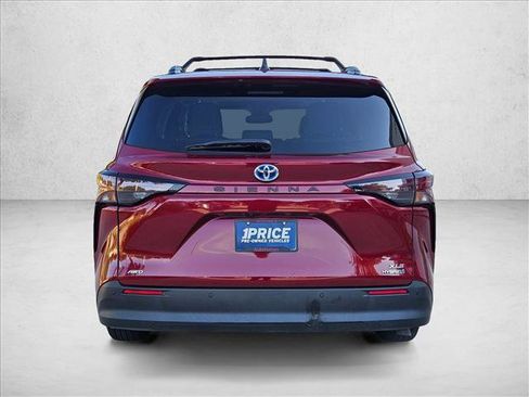 Used 2024 Toyota Sienna XLE w/ XLE Plus Package AWD/4WD image 7