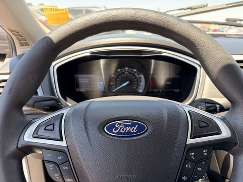 Used 2016 Ford Fusion SE FWD image 29