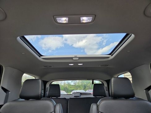 Used 2018 Chevrolet Traverse Premier w/ Redline Edition FWD image 9