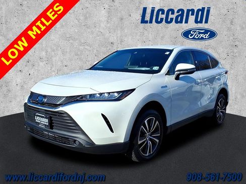 Used 2021 Toyota Venza LE w/ Carpet Mat Package (TMS) image 3