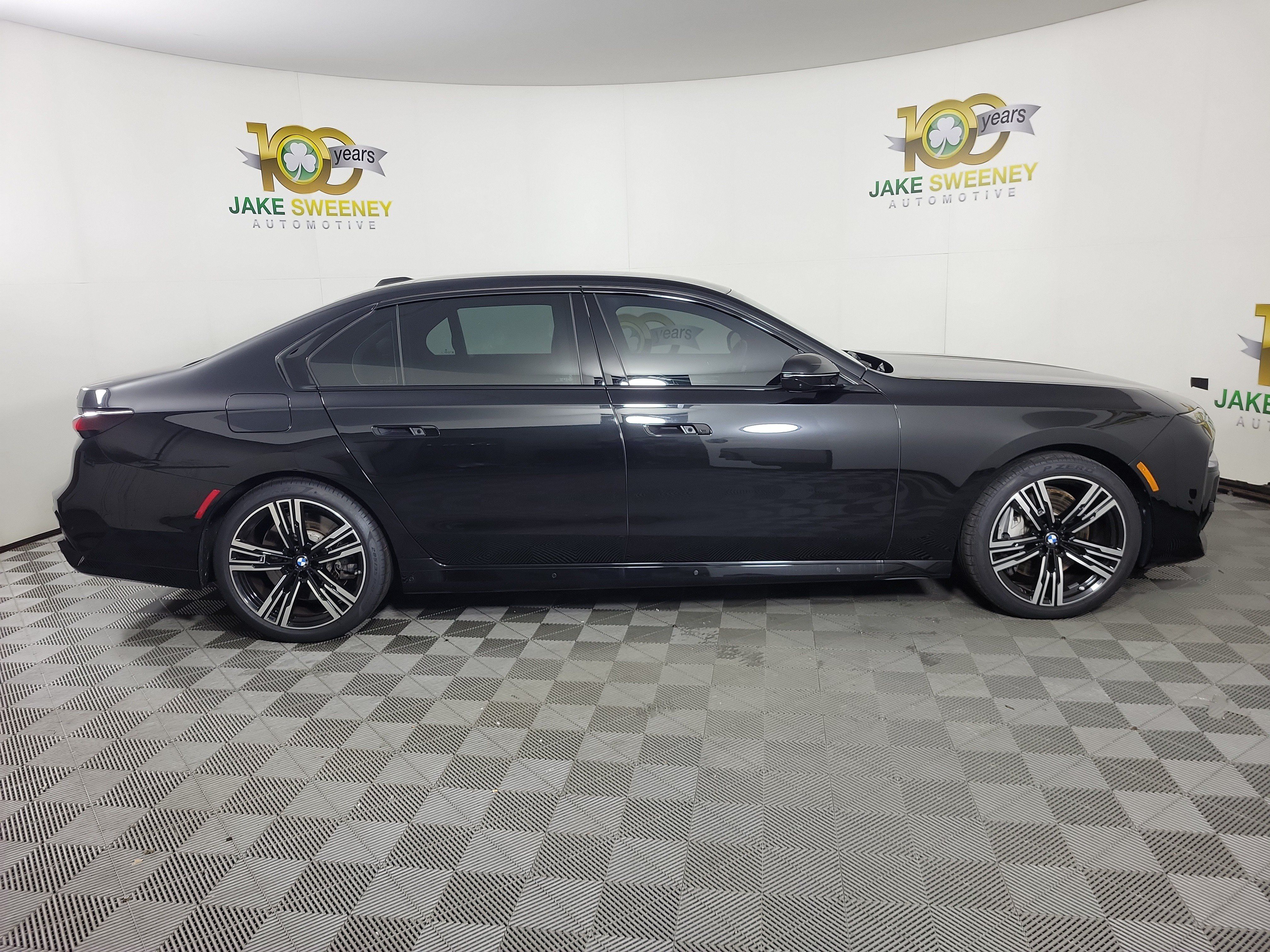 Used 2024 BMW 760i xDrive w/ Executive Package AWD/4WD image 4